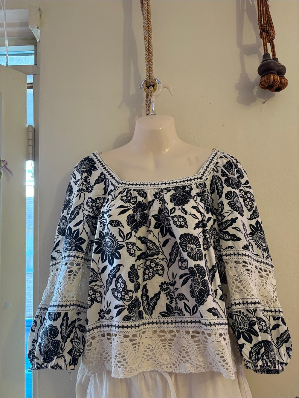 Christian Siriano Black & White Floral Crochet-Trim Peasant Blouse
